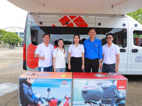 [ALBUM ẢNH] GIVI VIỆT NAM ĐỒNG HÀNH TUYÊN TRUYỀN PHÁP LUẬT VÀ KỸ NĂNG LÁI XE AN TOÀN TẠI TRƯỜNG CAO ĐẲNG LONG AN